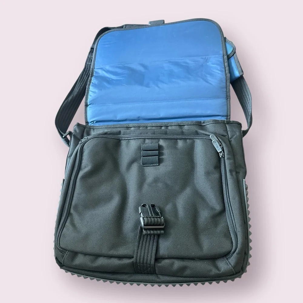 Targus Black and Blue Men's Messenger Bag
